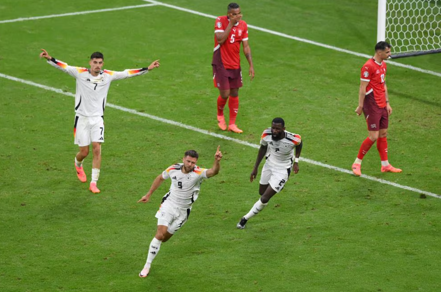 爱游戏AYX官方正版包含德国队带队取胜！，Ming重要时刻晋级下一阶段赛场气氛高涨的词条