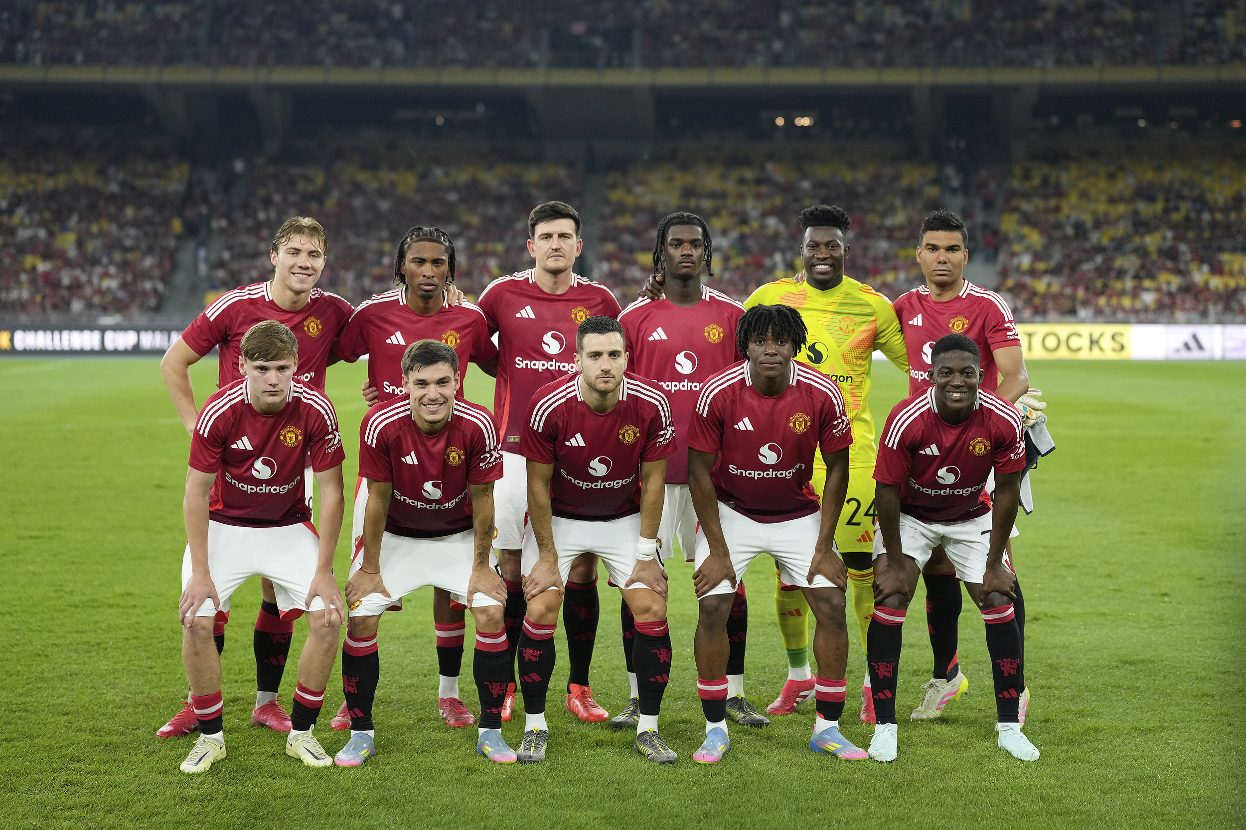 曼联训练开放日，今夜状态回暖引欢呼，欧冠在即，控场能力受关注的简单介绍