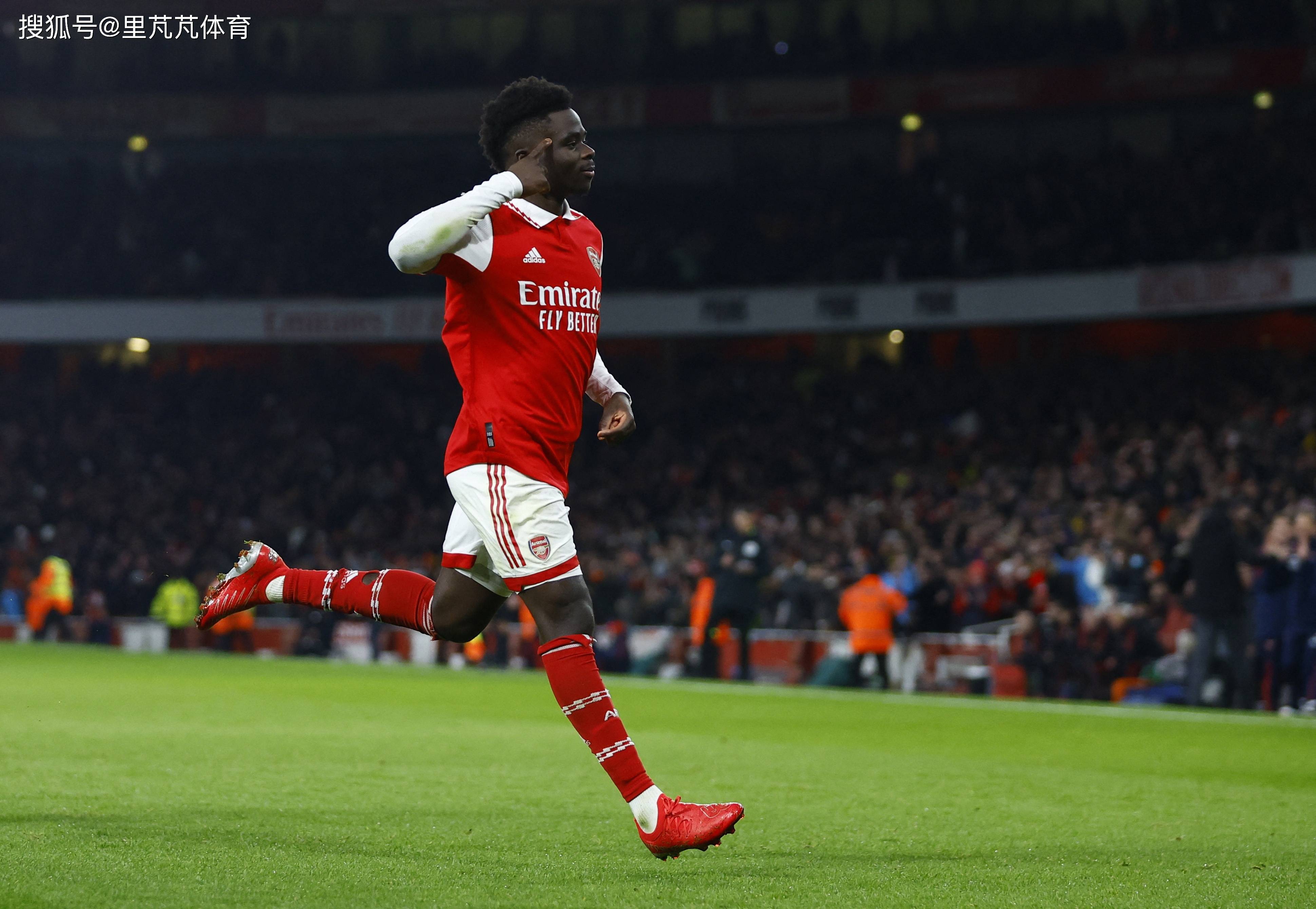 曼联训练开放日，今夜状态回暖引欢呼，欧冠在即，控场能力受关注的简单介绍